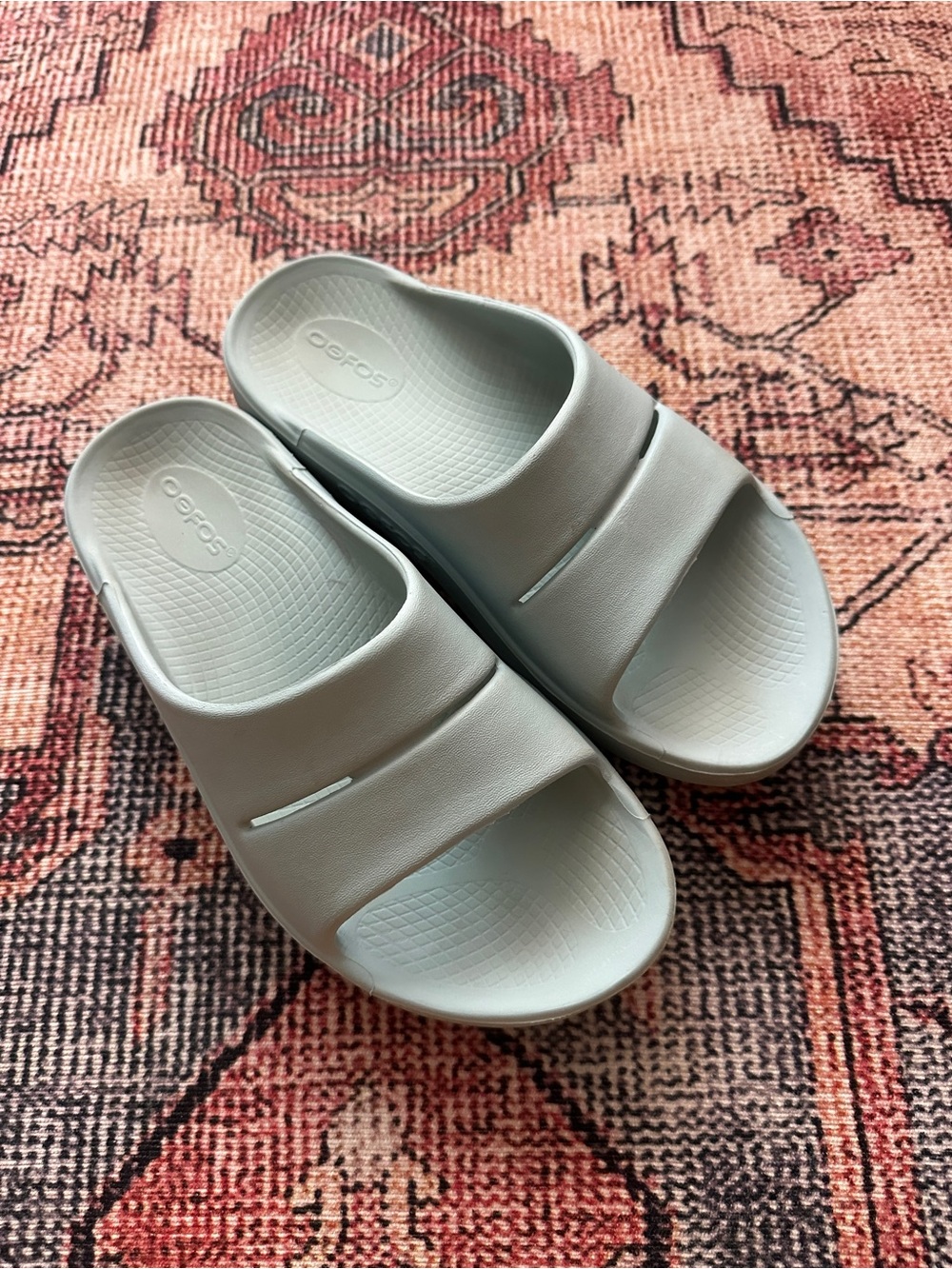 OOFOS slides